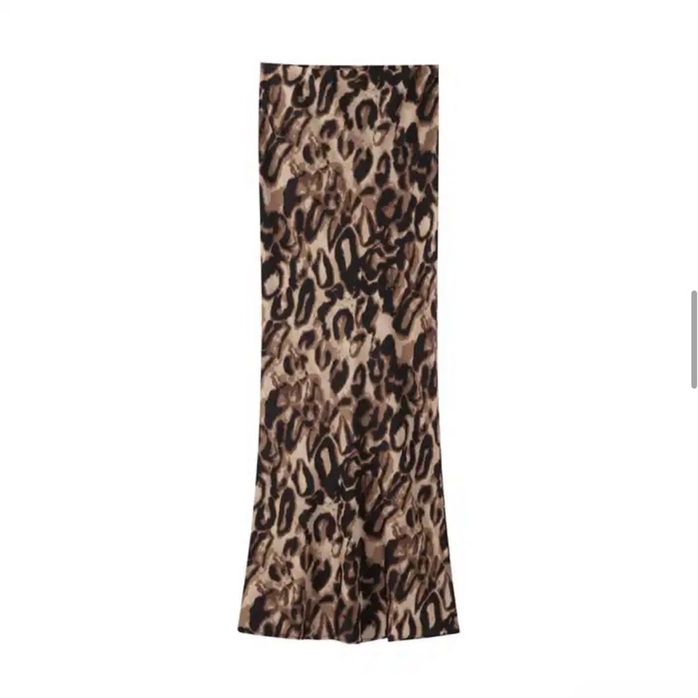 Leopard Print Maxi Skirt - Size L - NWT! *WOW*